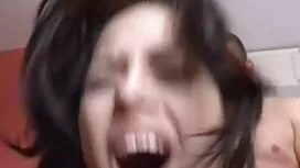 森の中で見知らぬ人のレイプ 女性 の た ...