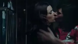 不貞の妻を持った夫夫は他の人fucksと ...