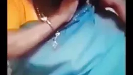 彼女はその陰毛を見たとき彼女の妹がお尻に ...
