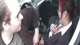 熟女ベッドの上に横たわって、男を目覚め  ...
