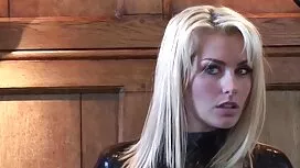 Natalia Rusoと二つの若い男が ...