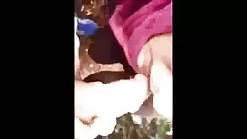 若いカップルの舞台裏 女の子 の ため  ...