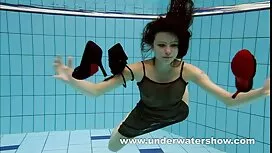 アジアのアマチュア若い十代は彼女の最初の ...