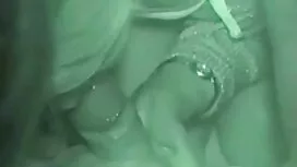 妹のアパートでカルメンは乾燥するのが難し ...