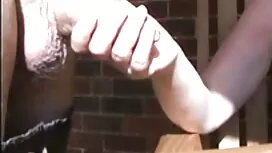 スペインのバイカーの通りfucksお金  ...
