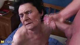 大人は誘拐され、自分の家でレイプされます ...
