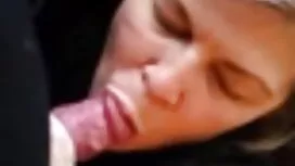 朝のオーラルセックスこのslut前朝食で ...