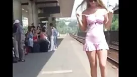 スペインの女の子のこのグループの三人のう ...