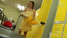 乗馬アジアの小学校の女の子の学生 女性  ...
